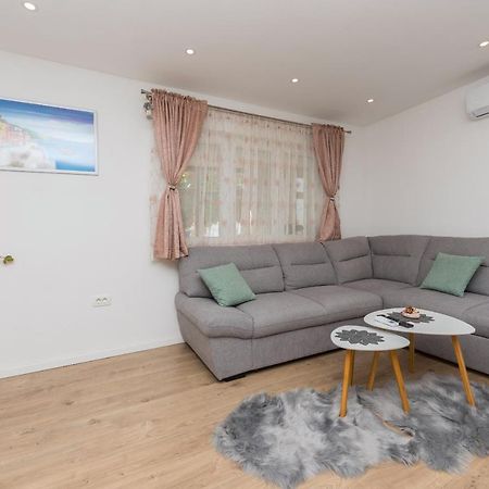 Apartment Strawberry Makarska Dış mekan fotoğraf