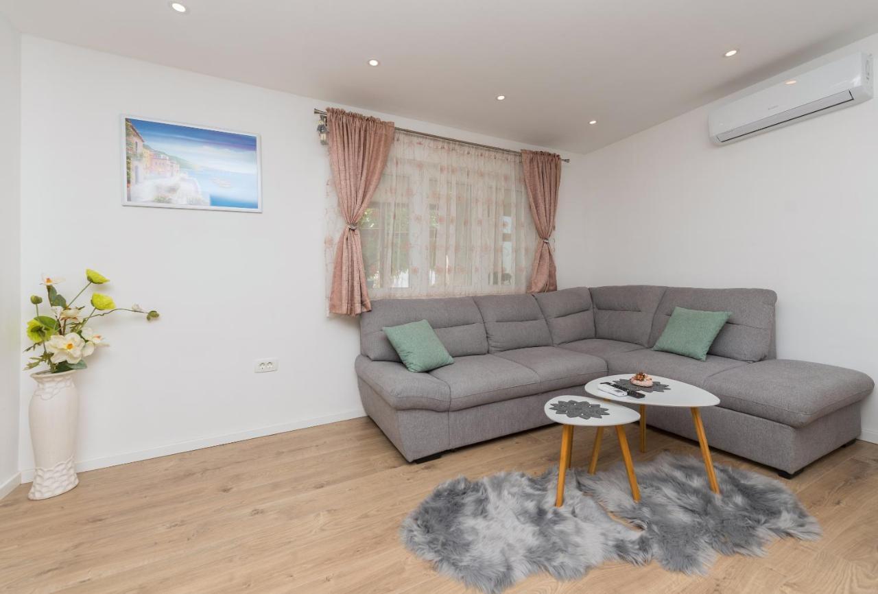 Apartment Strawberry Makarska Dış mekan fotoğraf
