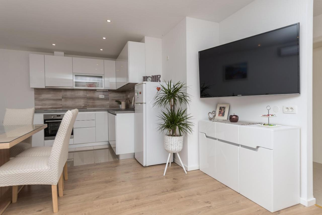 Apartment Strawberry Makarska Dış mekan fotoğraf