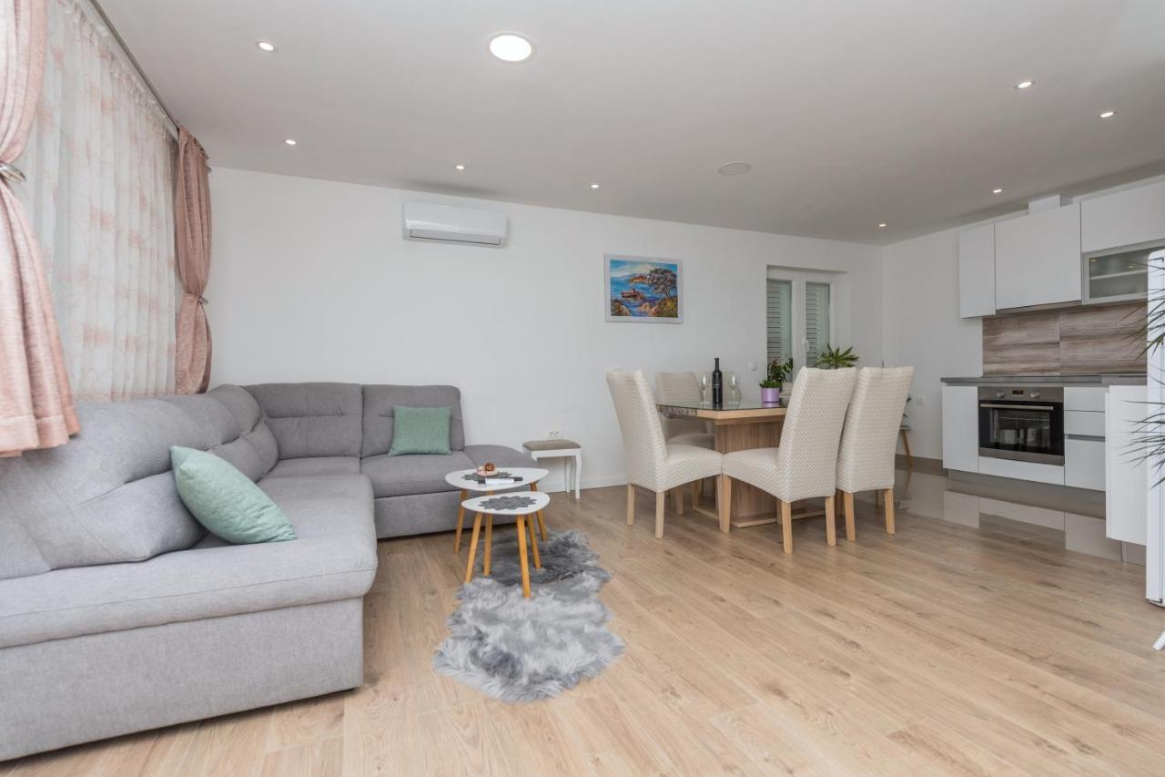 Apartment Strawberry Makarska Dış mekan fotoğraf