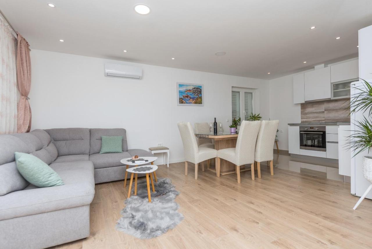Apartment Strawberry Makarska Dış mekan fotoğraf