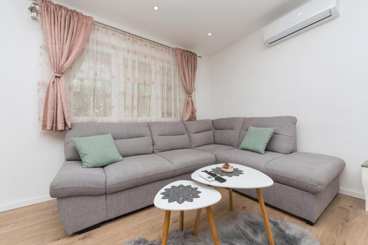 Apartment Strawberry Makarska Dış mekan fotoğraf