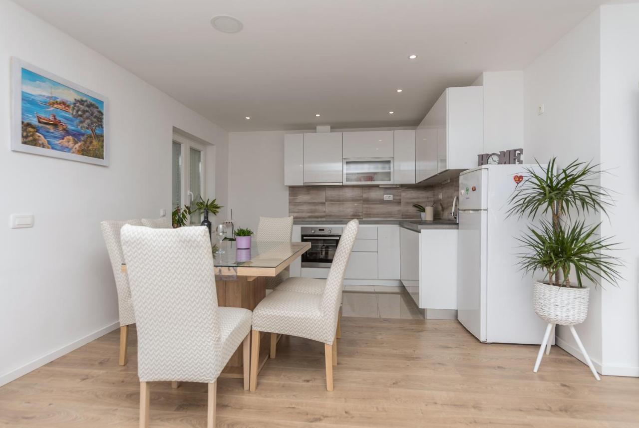 Apartment Strawberry Makarska Dış mekan fotoğraf