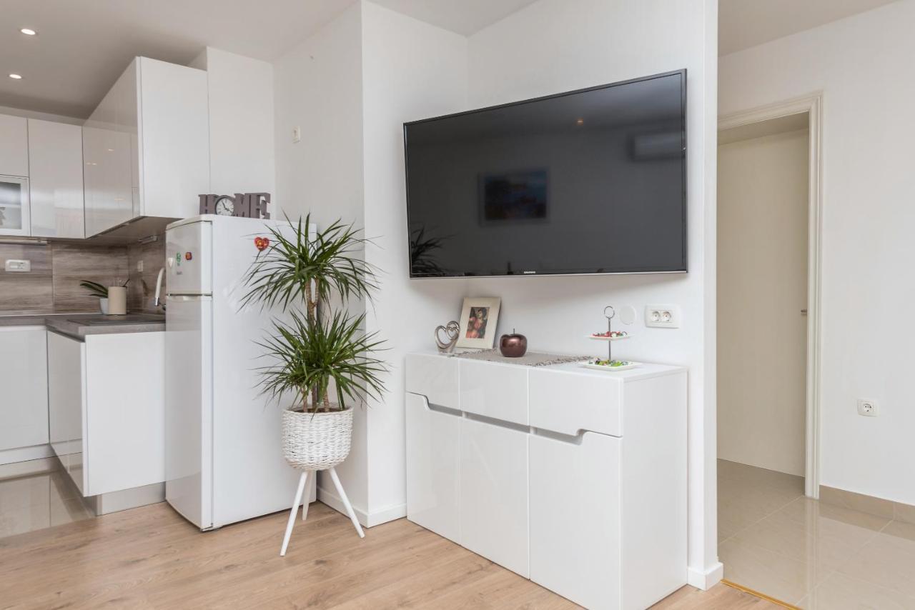 Apartment Strawberry Makarska Dış mekan fotoğraf