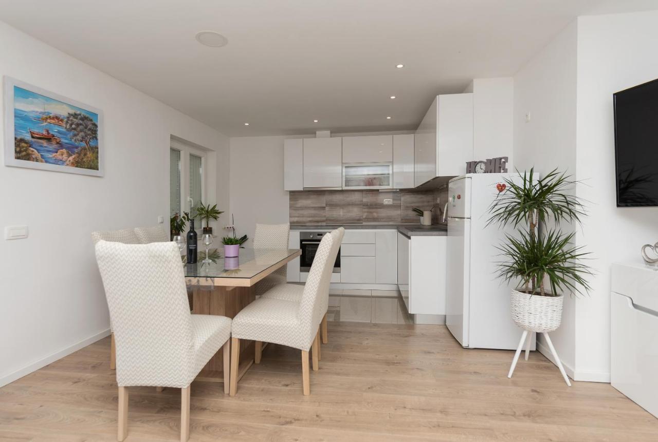 Apartment Strawberry Makarska Dış mekan fotoğraf