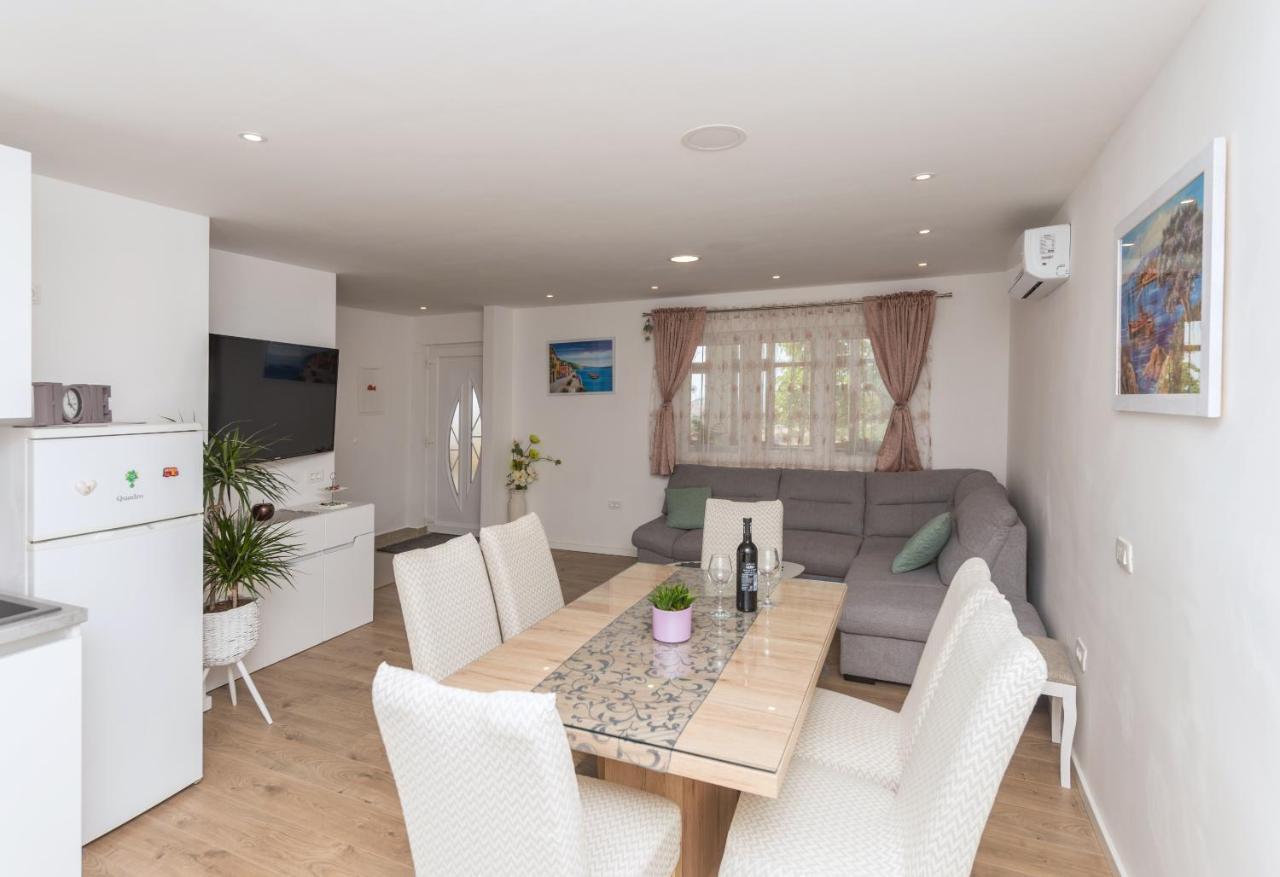 Apartment Strawberry Makarska Dış mekan fotoğraf