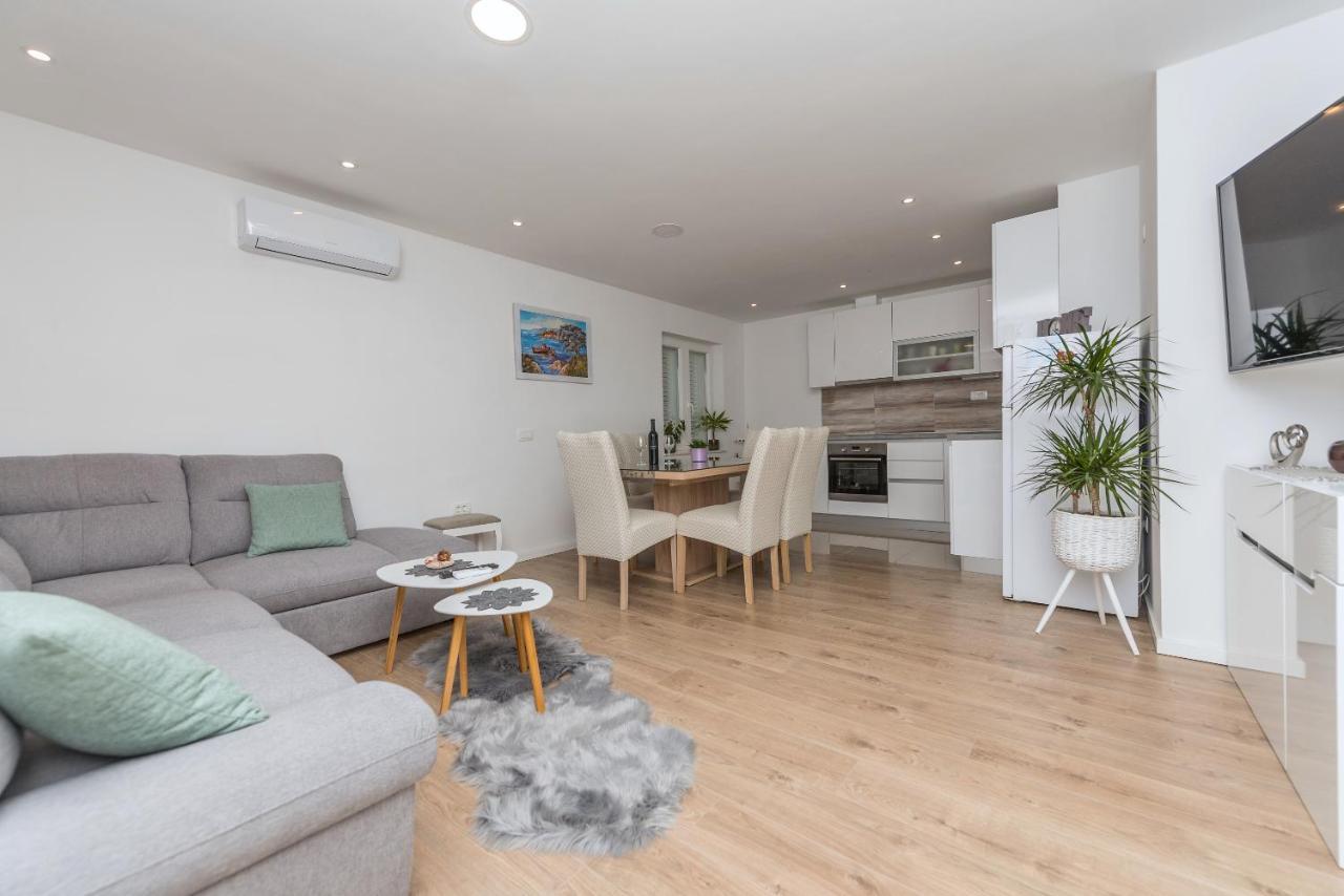 Apartment Strawberry Makarska Dış mekan fotoğraf